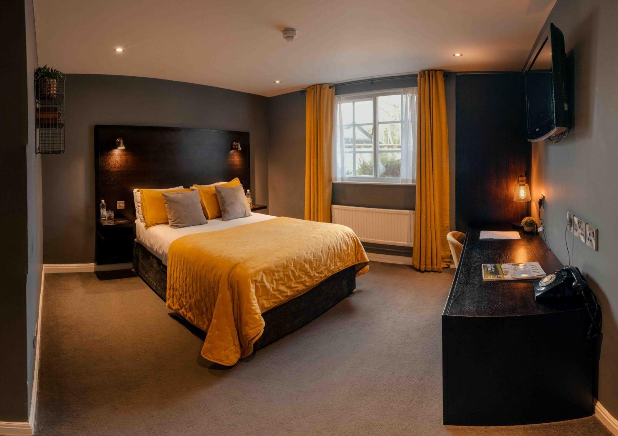 The Vicarage Hotel Holmes Chapel Bagian luar foto