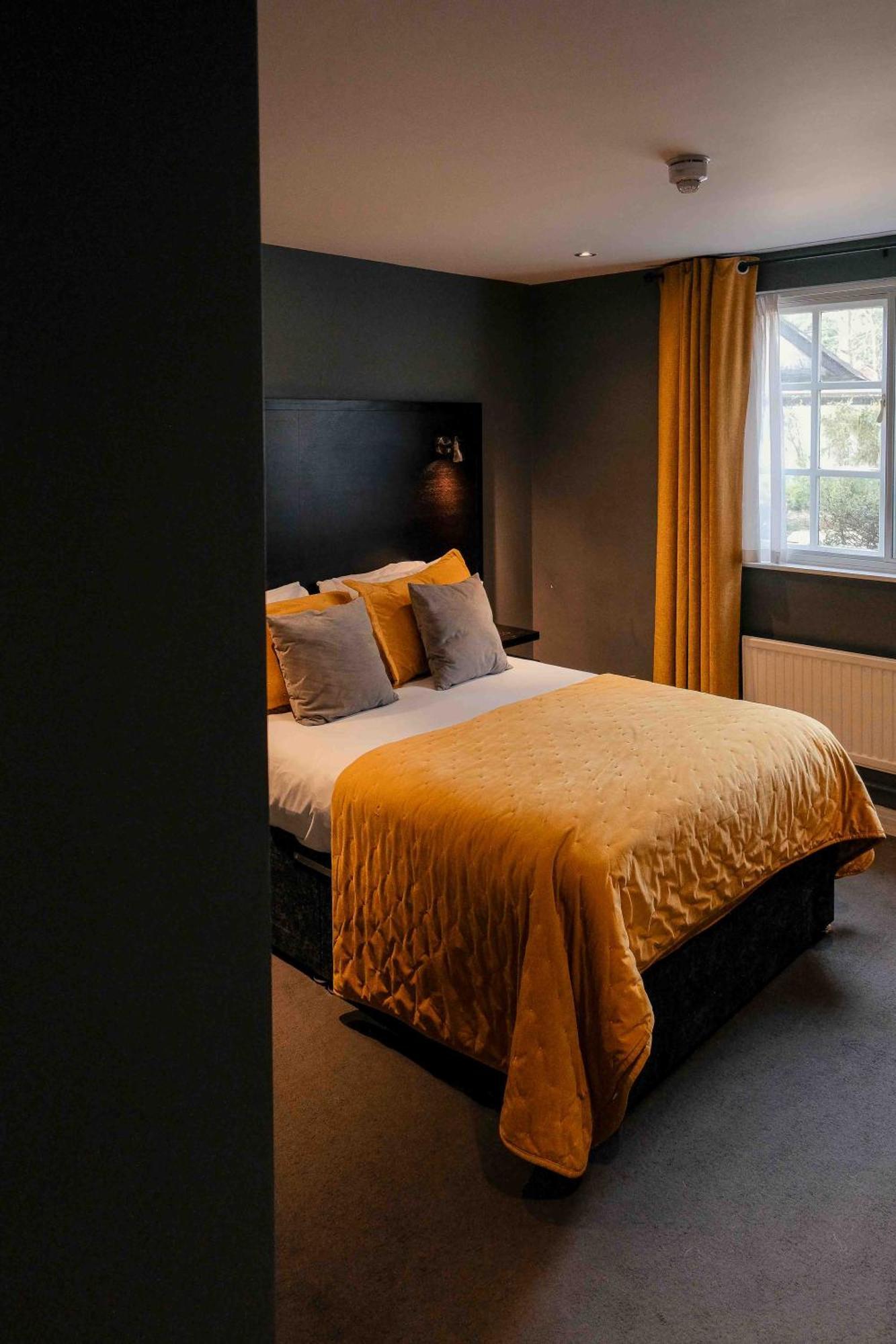 The Vicarage Hotel Holmes Chapel Bagian luar foto