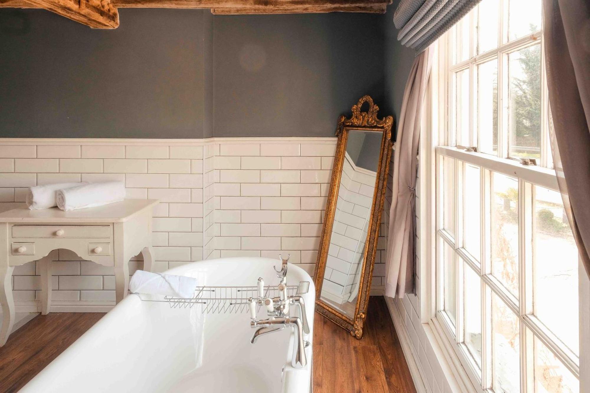 The Vicarage Hotel Holmes Chapel Bagian luar foto