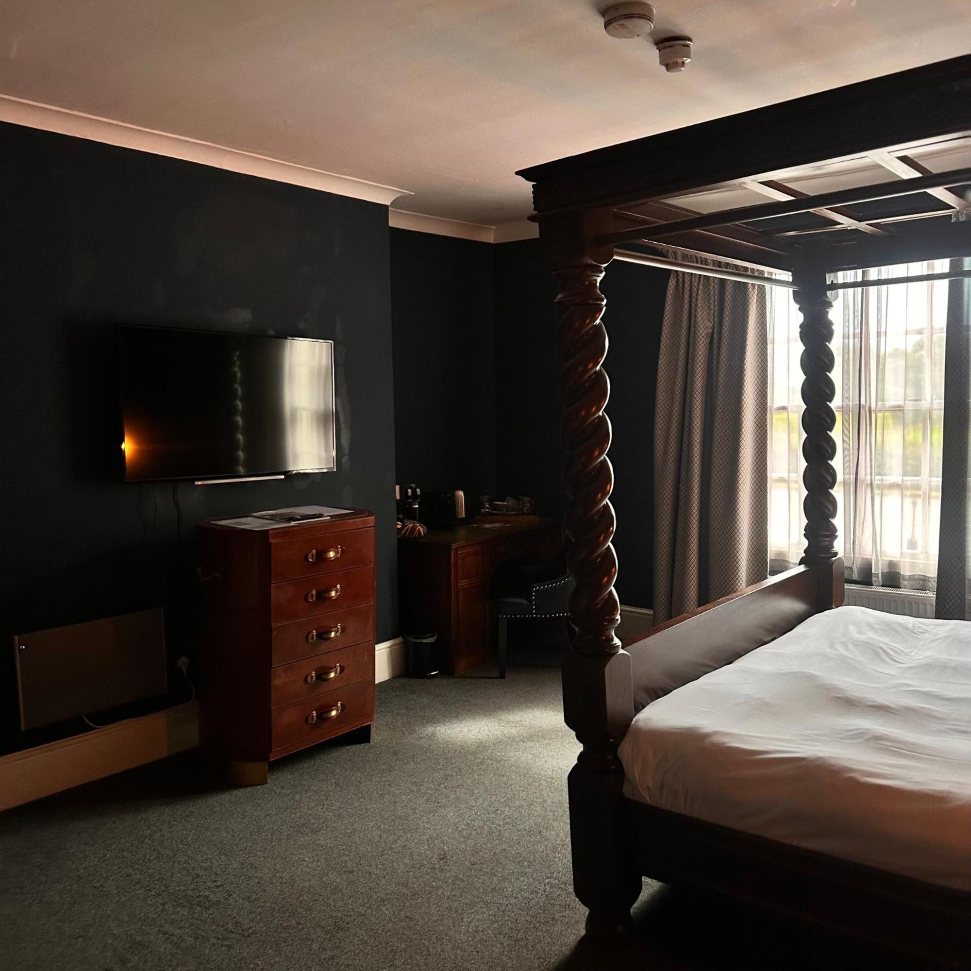 The Vicarage Hotel Holmes Chapel Bagian luar foto