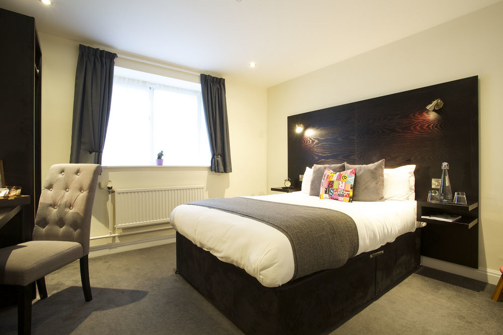 The Vicarage Hotel Holmes Chapel Bagian luar foto