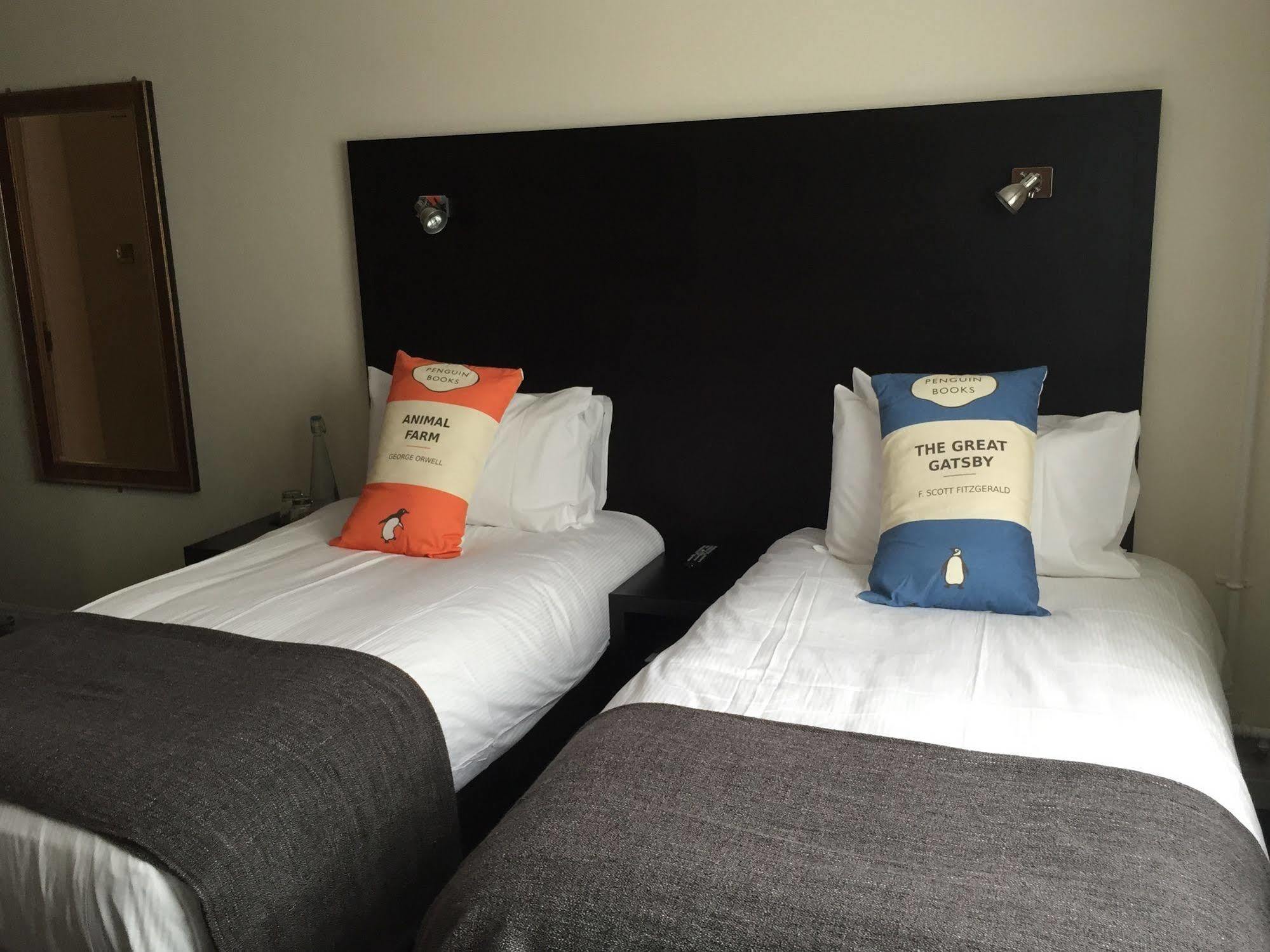 The Vicarage Hotel Holmes Chapel Bagian luar foto